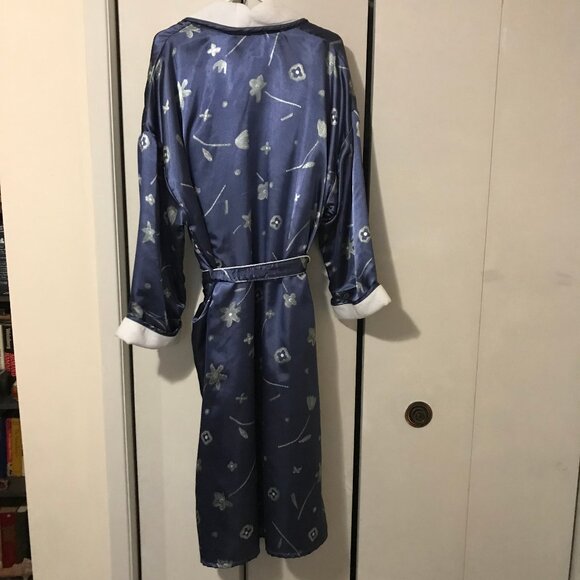 Ladies Blue and White Robe - Picture 6 of 6